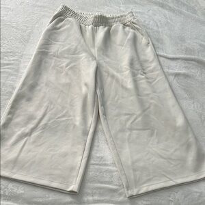 Danskin Women's Cream Capris